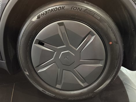 Ces enjoliveurs aérodynamiques vraiment laids.