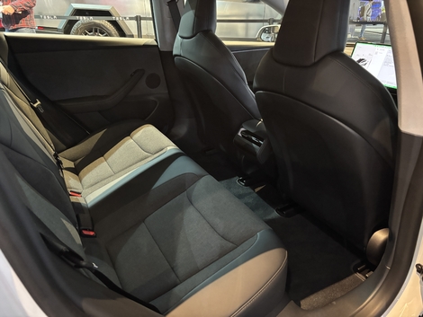 L’écran multimédia dédié aux passagers arrière disparaît également.