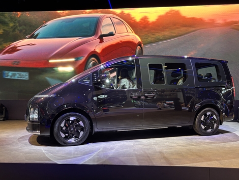 L'architecture 800 volts avec des puissances de recharge élevées compense la faible autonomie.