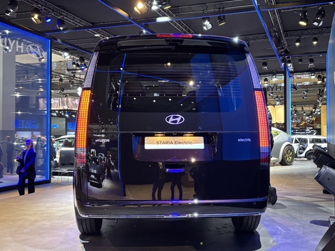 L'imposante hauteur : 1, 99 m rendant impossible l'accès à de nombreux parkings.