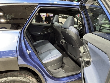 La place à l'arrière n'est pas aussi généreuse que ce que l'on pensait.