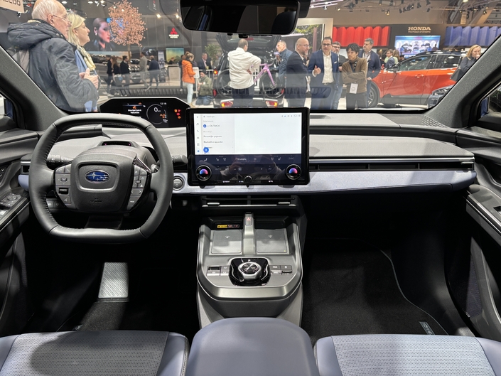 La planche de bord offre un design original