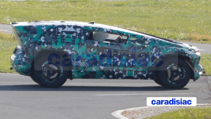 Après un SUV, la marque Ceer Motors veut créer une berline de luxe électrique elle aussi. Si ces véhicules sont destinés dans un premier temps à être commercialisés en Arabie saoudite, la marque saoudienne veut également les proposer, plus tard, dans d’autres pays.