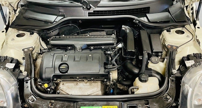 Testez sérieusement le moteur 1,4 l de la Mini One R56 car sa chaîne de distribution et ses problèmes de consommation d'huile peuvent lui être fatals.