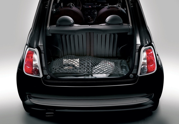 A 185 l, le coffre de la Fiat 500 est vraiment petit, mais pas ridicule pour autant.