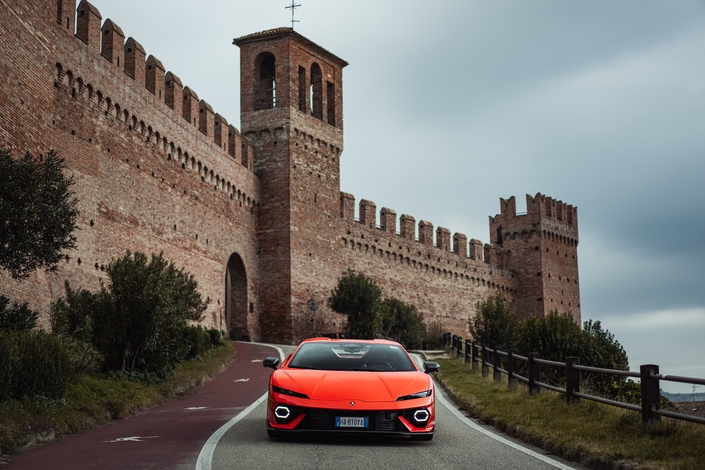 En mode Strada, la Temerario fait preuve d’une grande polyvalence. Mais l’accompagnement sonore n’a vraiment plus rien à voir avec celui de la Huracan !