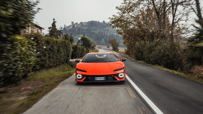 Pour s’amuser en Temerario, il faut balayer l’interminable compte-tours. Et là, l’expérience de conduite change…