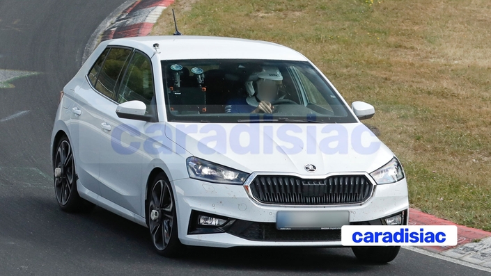 Nouveautés 2026 : Citadines - Si la Renault Twingo joue la star de nombreuses électriques (Cupra Raval, Volkswagen ID.Polo, Peugeot E-208 GTi…) veulent déjà lui voler la vedette.