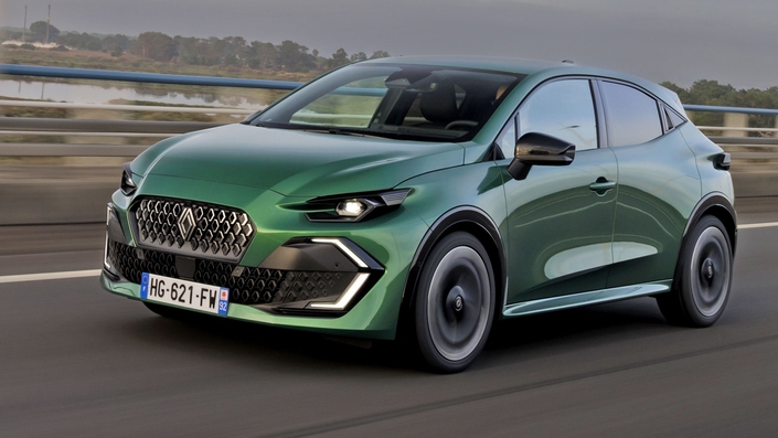 Nouveautés 2026 : Citadines - Si la Renault Twingo joue la star de nombreuses électriques (Cupra Raval, Volkswagen ID.Polo, Peugeot E-208 GTi…) veulent déjà lui voler la vedette.