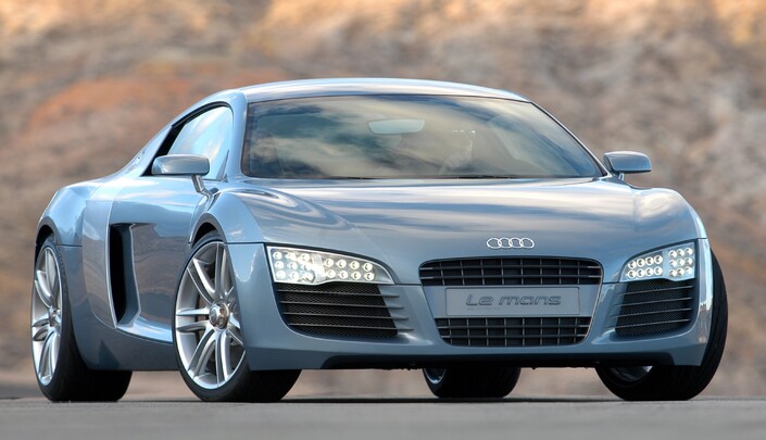 Révélé fin 2003 au salon de Francfort, le concept Le Mans Quattro annonce très précisément l'Audi R8.