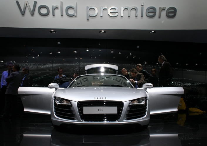 L'Audi R8 finale fait sensation lorsqu'elle est dévoilée au Mondial de Paris fin 2006. Presque 20 ans et pas une ride !
