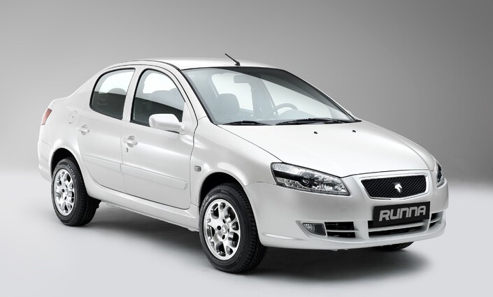 Ces portières... Mais oui, il s'agit bien de celles de la Peugeot 206, qui sert de base à l'Ikco Runna, lancée en 2012. Il y aussi une 207i, une Runna avec un museau de Peugeot 207... Les deux utilisent des blocs TU5.