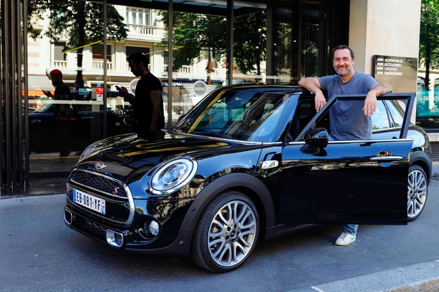 L'acteur Gilles Lellouche roule pour Mini