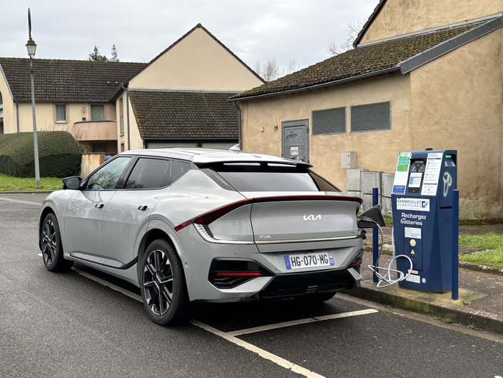 Faut-il craquer pour la version restylée du Kia EV6?