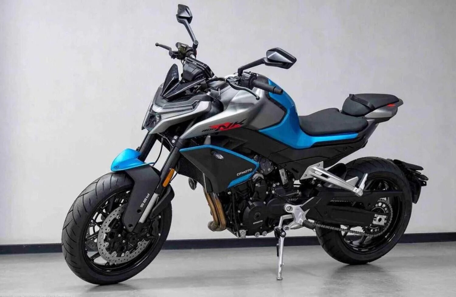 Rétroviseurs Latéraux Pour Guidon 22 Mm - Pour CFMOTO 800NK 2023-2024 - Alliage Aluminium, Pivotant 360°, Verre Bleu Anti-éblouissant
