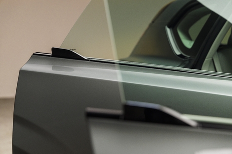 Puissance délirante, autonomie record : le Volvo EX60 électrique fait déjà trembler les Allemands, Tesla et… son frangin XC60 thermique !