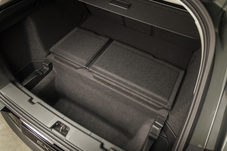 Sous le plancher : un bac de 63 litres.