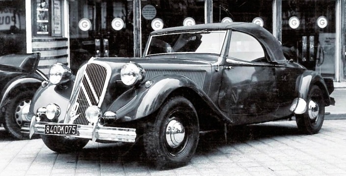 Rien à voir avec les concept-cars évoqués plus haut, mais Citroën exposera aussi un rarissime prototype de Traction cabriolet 15-6 (moteur 6 cylindres, donc), dont seuls 3 exemplaires autentiques subsistent. Celui visible cette année était aussi celui exposé en 1976 lors du premier Retromobile. 