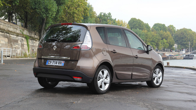 Comparatif vidéo - Citroën C4 Picasso vs Renault Scénic : une place sur le trône