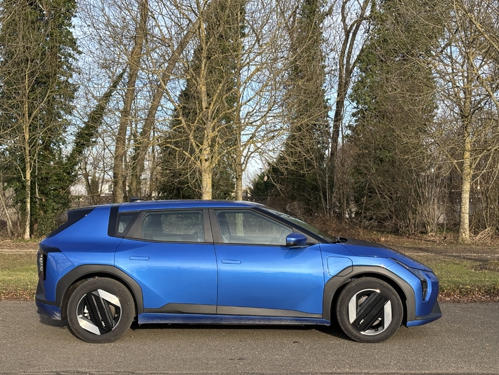 Que vaut la Kia EV4 la moins chère avec sa batterie de 58,4 kWh ?