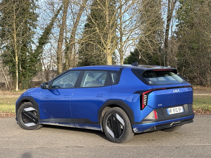 Que vaut la Kia EV4 la moins chère avec sa batterie de 58,4 kWh ?