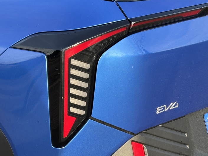 Que vaut la Kia EV4 la moins chère avec sa batterie de 58,4 kWh ?