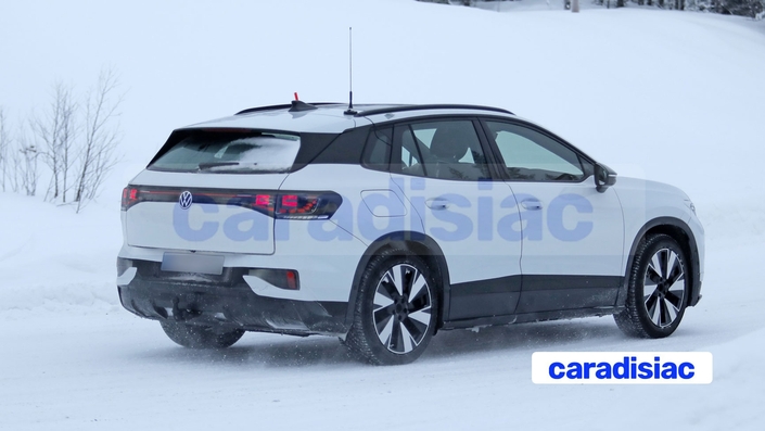 Le futur restylage du Volkswagen ID.4, le fera se rapprocher en style du Volkswagen Tiguan thermique. Au point que la marque de Wolfsburg pourrait nommer ce modèle restylé ID.Tiguan, comme il va faire de la future Volkswagen ID.2, la Volkswagen ID.Polo.