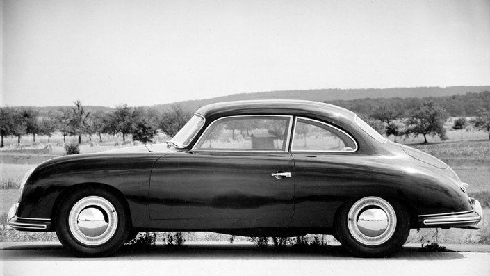 Le projet Porsche 530 d'Erwin Komenda en 1952 environ. Pas très fin, contrairement à la 356, du même Komenda, magnifique exemple de la forme dictée par la fonction.