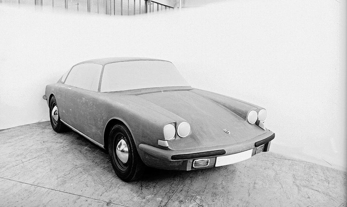 Le projet 695 vu par Albercht von Goertz en 1958, auteur des lignes superbes de la BMW 507 de 1955. Trop chargé, il ne convaincra pas non plus Ferry Porsche.