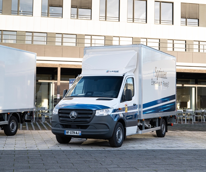 Comme pour le eSprinter fourgon, une e-PTO, une prise de force électrique, est proposée en option sur le châssis.