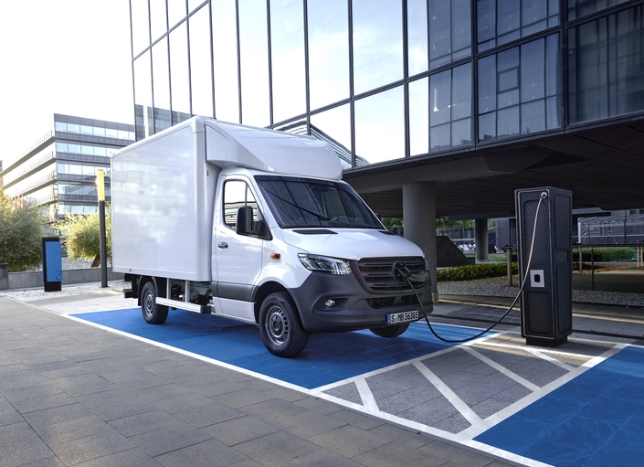 Deux longueurs, deux empattements et quatre PTAC pour ce nouveau eSprinter châssis-cabine.