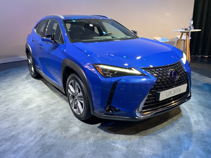 Salon de Genève 2020 - Lexus UX 300e : petite autonomie pour la première électrique de Lexus