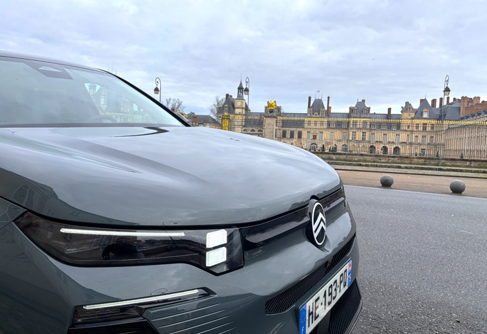 Pause devant le château de Fontainebleau, démesuré avec pas moins de 1 500 pièces.