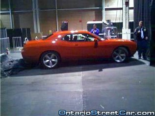 Dodge Challenger: la version de série nue !