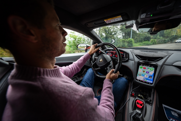 Sans surprise, la Temerario est plus polyvalente que la Revuelto.