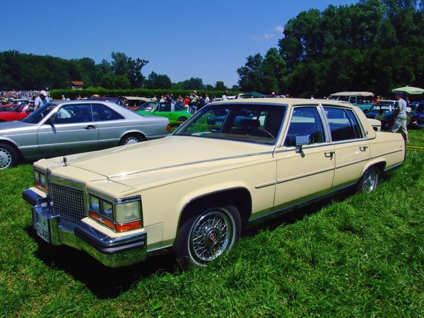 Photo cadillac brougham