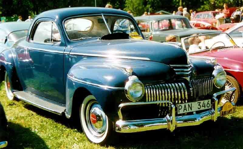 1942 De Soto berlina rossa personalizzata 4 porte art deco 2 1942 De Soto berlina rossa personalizzata 4 porte art deco 2