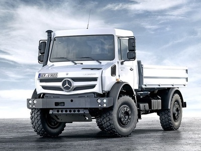 Mercedes Unimog 2