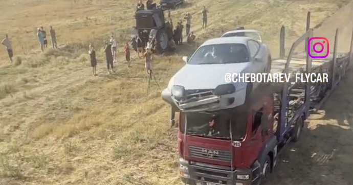 Une Supra MK4 massacrée par des Russes