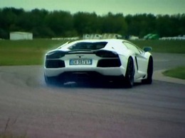Fifth Gear : la Lamborghini Aventador dans les mains de Tiff Needell
