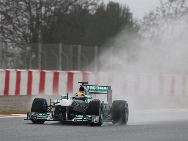 Essais F1 Barcelone : Hamilton danse sous la pluie