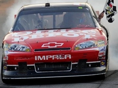 Stewart vainqueur du chaos de Martinsville