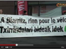 Le salon de l'automobile de Biarritz investi par des militants écologistes