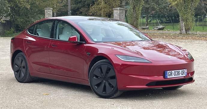 La Tesla Model 3 reste moins chère que les autres berlines électriques