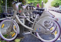 Paris : Vélib' et vélocistes main dans la main pour les déplacements doux