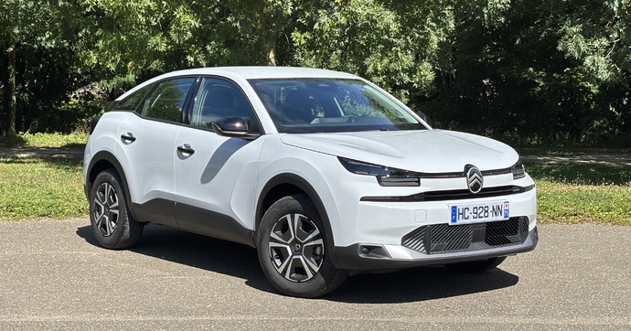 Que vaut la Citroën C4 hybride 110 ch, la moins chère du catalogue ?