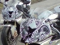 BMW S 1000RR : Gros plan sur son groin, mais pas que...