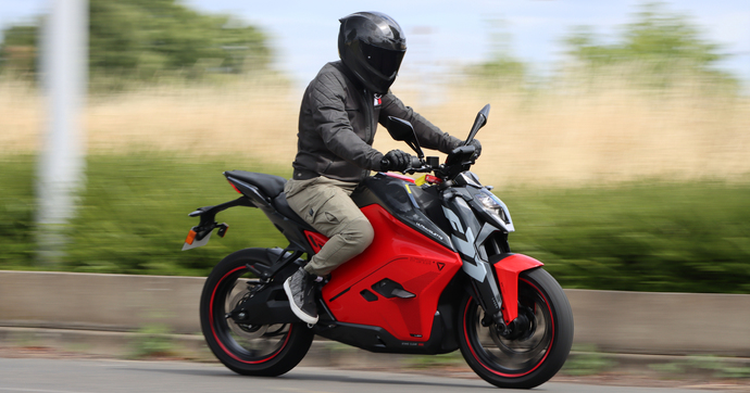 L'Ultraviolette F77 Mach 2 est un équivalent 125 cm3 performant et presque abordable