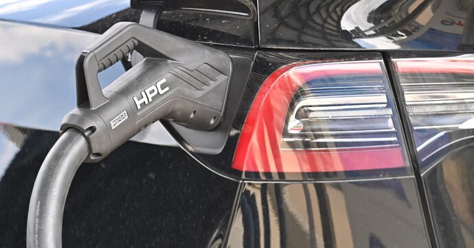 Les entreprises pourront-elles porter le marché de l’électrique encore longtemps ?