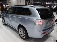 En direct du Salon de Genève 2013 - Mitsubishi Outlander PHEV : l'hybride qui promet